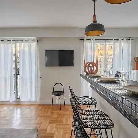 Superb In The Heart Of The 16th District Apartment Paris