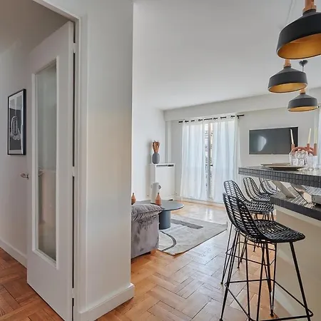 Superb In The Heart Of The 16th District * Paris
