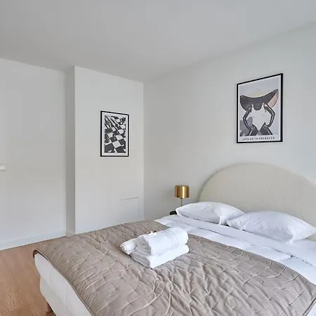 Superb In The Heart Of The 16th District Apartment Paris